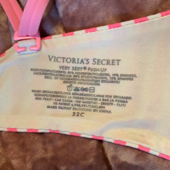 Pink stripped Very Sexy Bra - Picture 3 of 3